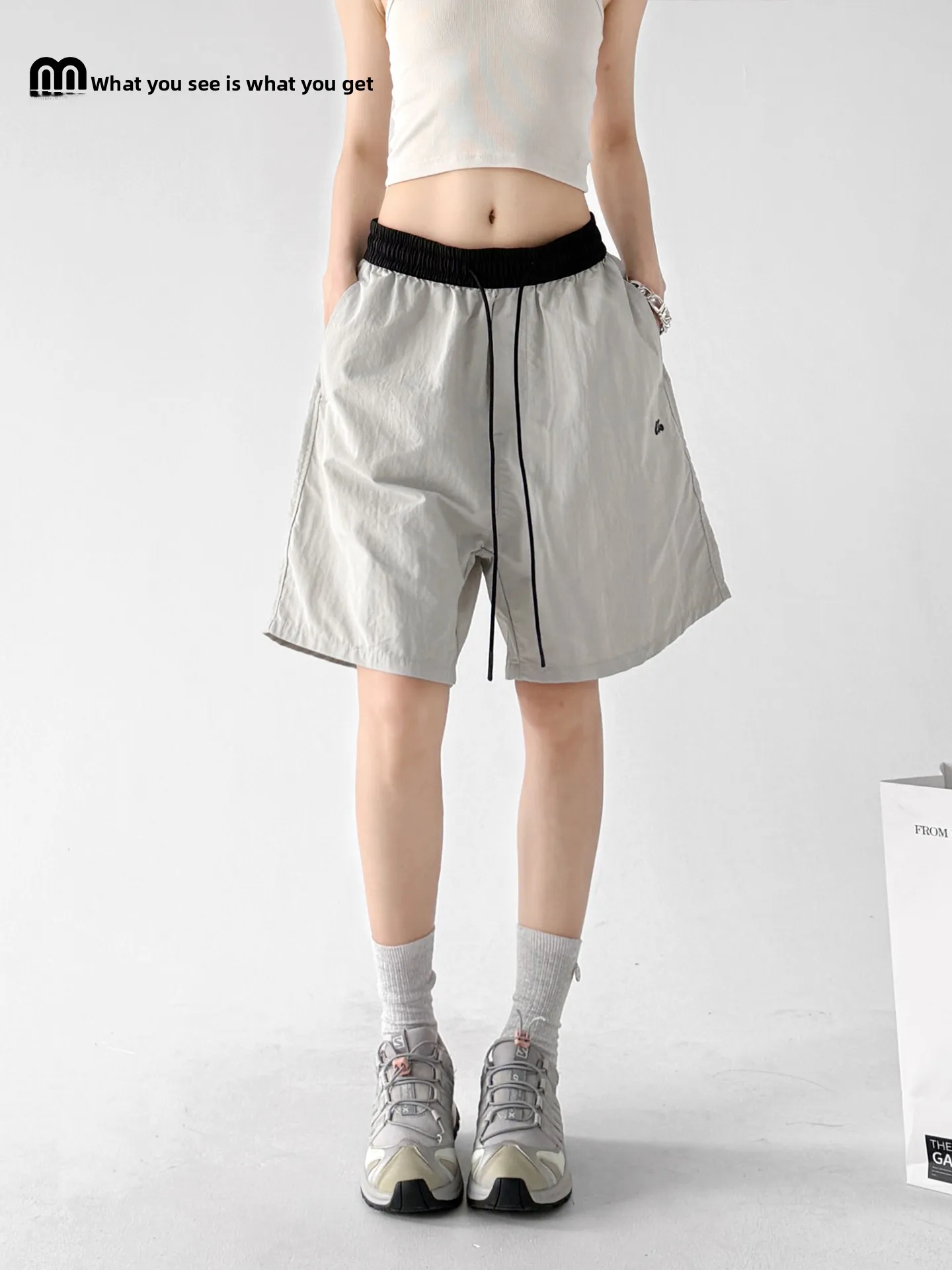 Sporty High Waist Wide Leg Short Pants for Women Summer 2026 Casual Straight Cut Trousers Versatile College Style Nylon Fabric
Sporty High Waist Wide Leg Short Pants for Women Summer 2026 Casual Straight Cut Trousers Versatile College Style Nylon Fabric