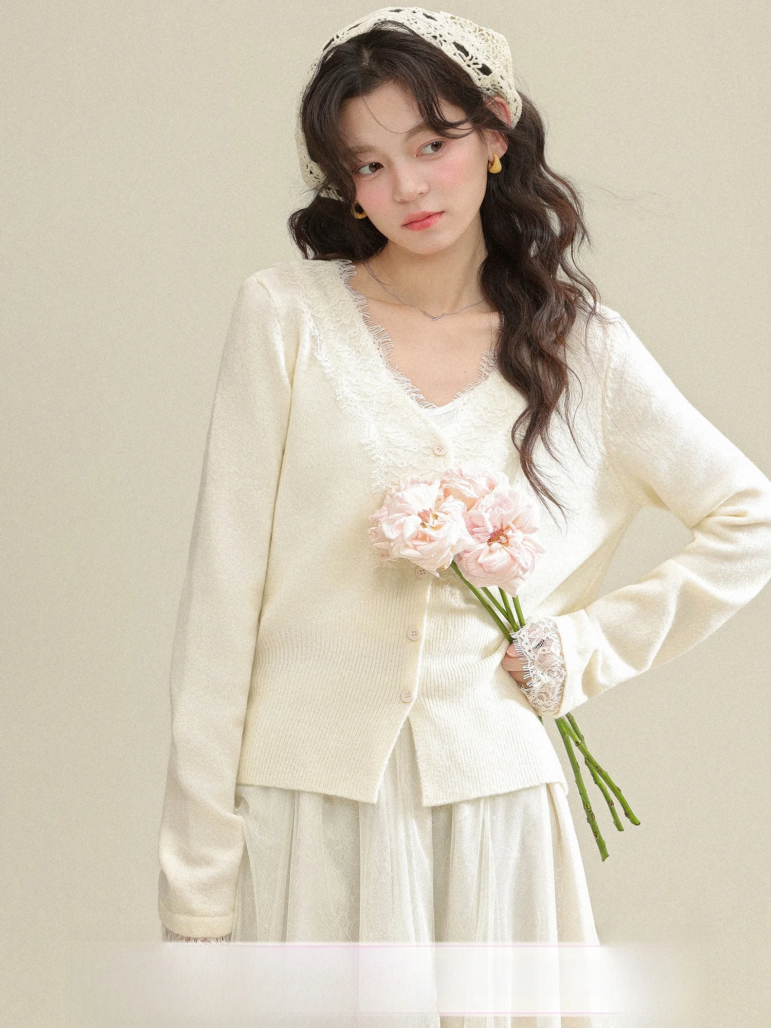 Elegant V-neck Knitwear Soft Style White Pear Spring Poem Unique Design Inner Wear Base Shirt Women's Fashion Spring Apparel
Elegant V-neck Knitwear Soft Style White Pear Spring Poem Unique Design Inner Wear Base Shirt Women's Fashion Spring Apparel