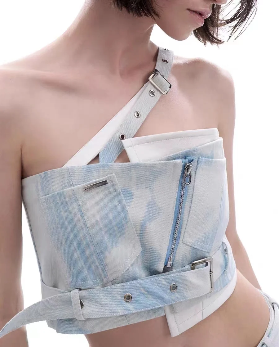 Diagonal Denim Hanging Neck Zipper Bra With Unique Design Top Y2K High Street Style Summer Fashion Women's Clothing
Diagonal Denim Hanging Neck Zipper Bra With Unique Design Top Y2K High Street Style Summer Fashion Women's Clothing