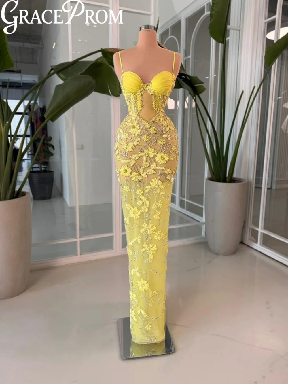Handemade 3D Floral Beaded Evening Dress Thin Straps Illusion Wedding Party Gowns Customized Luxury Straight Banquet Gowns
Handemade 3D Floral Beaded Evening Dress Thin Straps Illusion Wedding Party Gowns Customized Luxury Straight Banquet Gowns