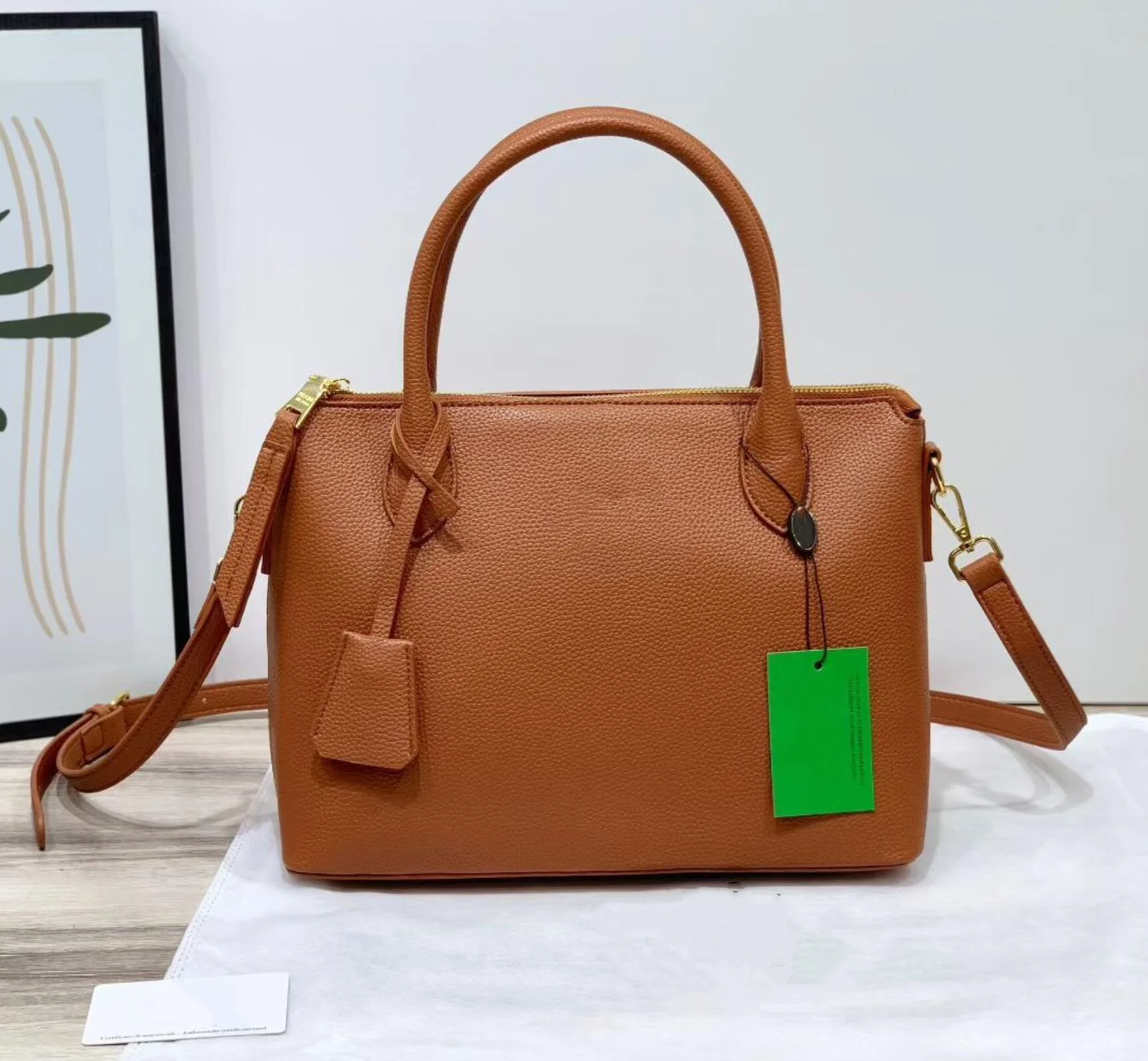 Timeless Dusty Rose Full Cow Leather Daily Bucket Handbag Gold Hardware & Pendant Tag Removable Belt for Casual Daily Scenes gab pradaeS
Timeless Dusty Rose Full Cow Leather Daily Bucket Handbag Gold Hardware & Pendant Tag Removable Belt for Casual Daily Scenes gab pradaeS