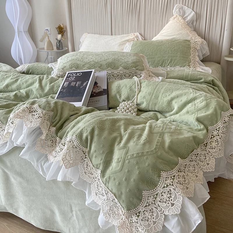 4Pcs Vintage Carved Velvet Lace Ruffles Princess Wedding Bedding Set Queen King Duvet Cover Set Fitted/Flat Sheet Pillowcases
4Pcs Vintage Carved Velvet Lace Ruffles Princess Wedding Bedding Set Queen King Duvet Cover Set Fitted/Flat Sheet Pillowcases