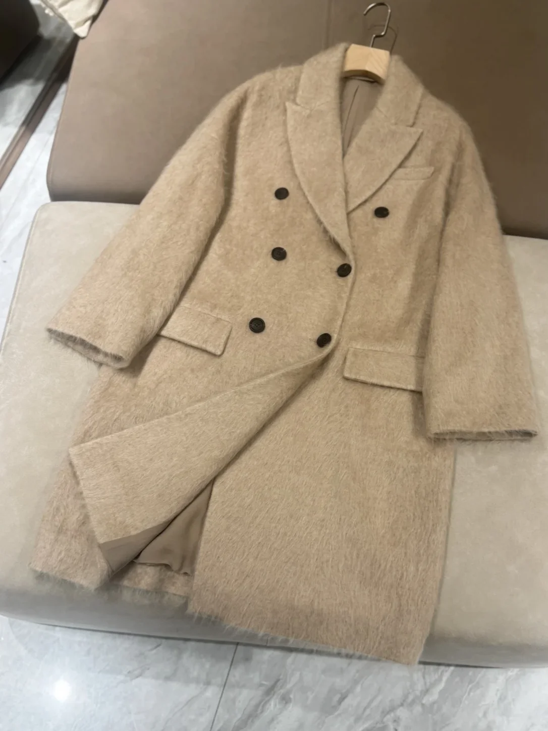 Women's Wool Cashmere Long Jacket Autumn Winter Double Breasted Notched Collar Long Sleeve Elegant Ladies Coat
Women's Wool Cashmere Long Jacket Autumn Winter Double Breasted Notched Collar Long Sleeve Elegant Ladies Coat