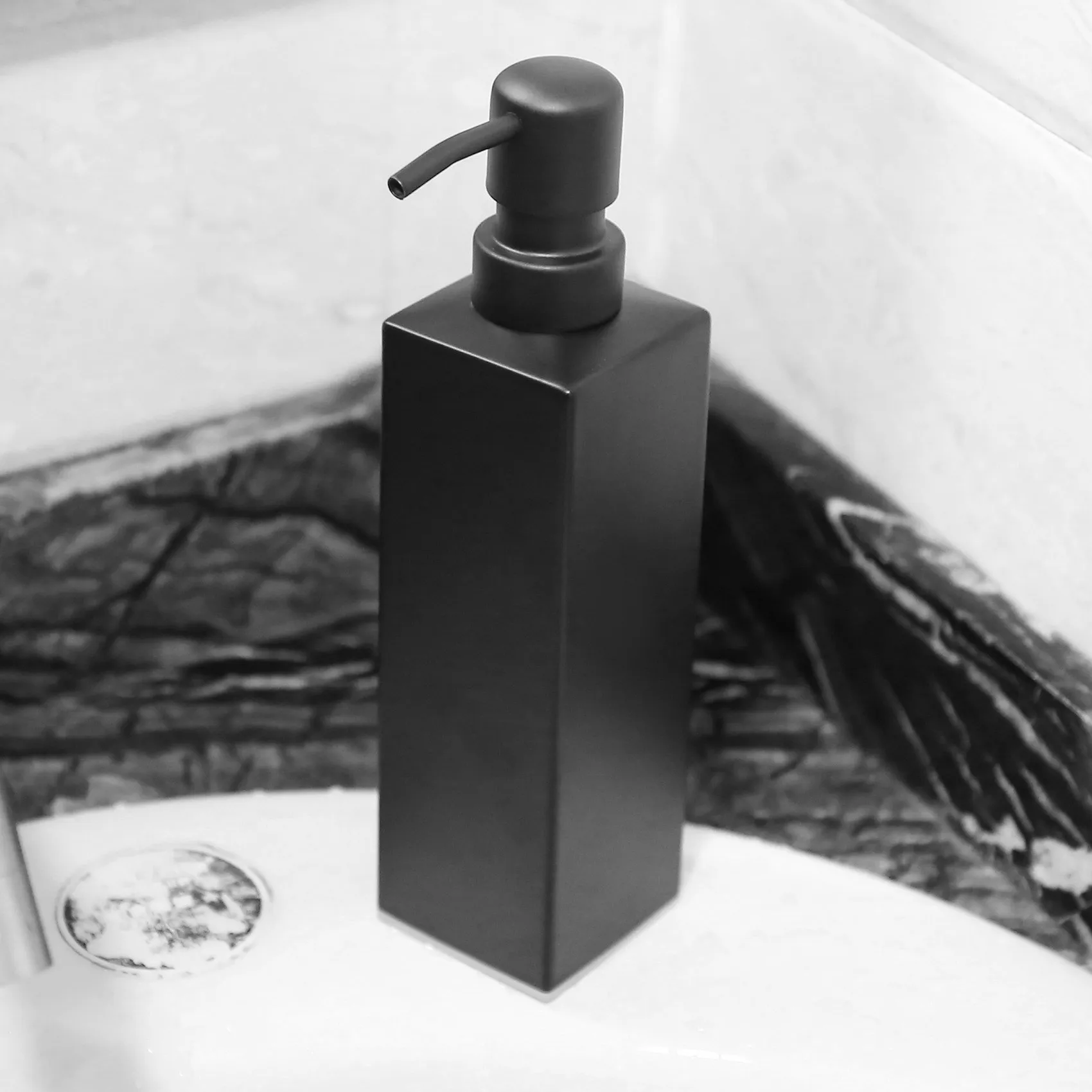 -A25M 2X New Stainless Steel Handmade Black Liquid Soap Dispenser Bathroom Accessories Kitchen Hardware Convenient Modern
-A25M 2X New Stainless Steel Handmade Black Liquid Soap Dispenser Bathroom Accessories Kitchen Hardware Convenient Modern