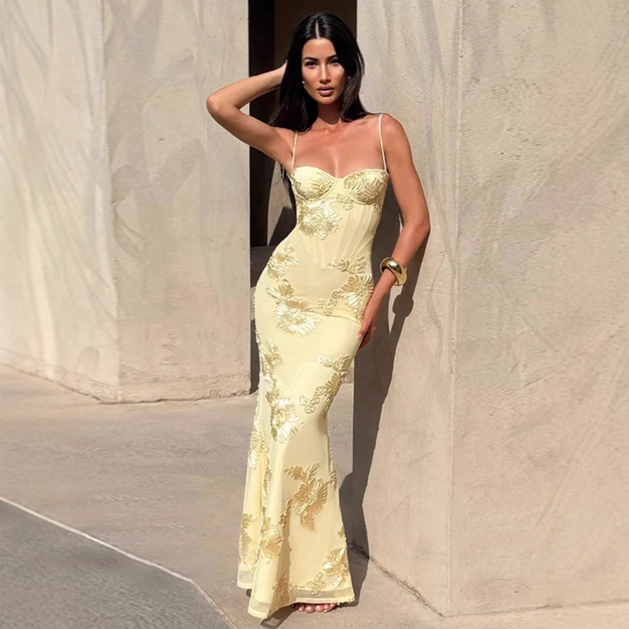 Floral Embroidered Camisole Dress, Slim-Fit Mermaid Long Gown, French Backless Sexy Banquet Party Evening Dress
Floral Embroidered Camisole Dress, Slim-Fit Mermaid Long Gown, French Backless Sexy Banquet Party Evening Dress
