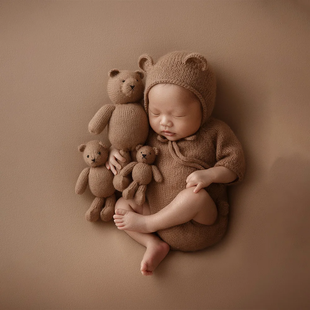 Newborn Bear Outfits for Photography Knitted Baby Jumpsuit Hat Teddy Bear Doll Baby Posing Pillow Studio Infant Photoshoot Props
Newborn Bear Outfits for Photography Knitted Baby Jumpsuit Hat Teddy Bear Doll Baby Posing Pillow Studio Infant Photoshoot Props