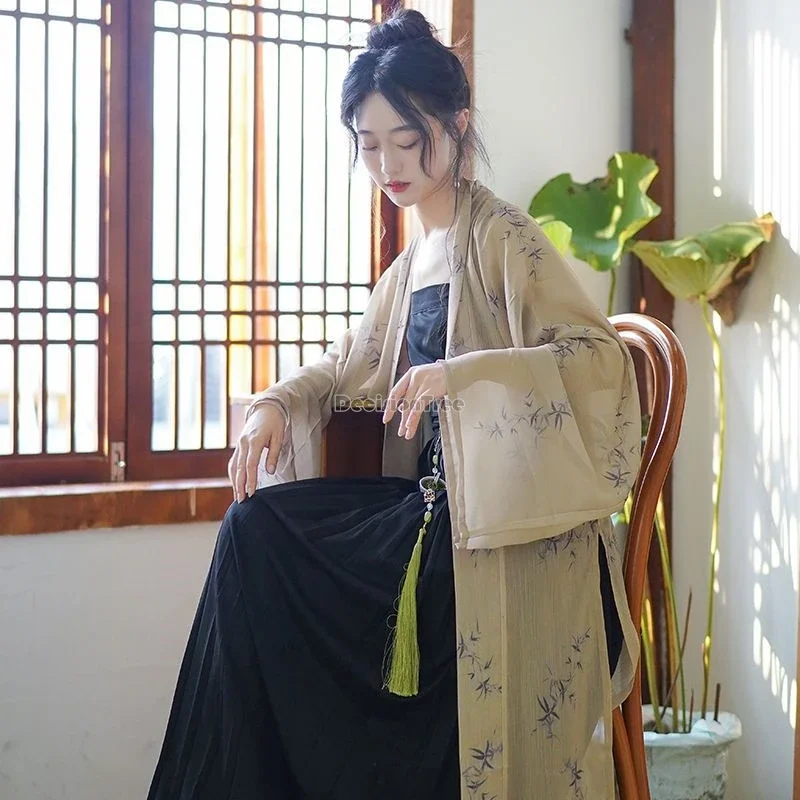 2025 Daily elegant retro three-piece hanfu set 2025 new chinese hanfu women improved song dynasty long gown vest pleated skirt
2025 Daily elegant retro three-piece hanfu set 2025 new chinese hanfu women improved song dynasty long gown vest pleated skirt