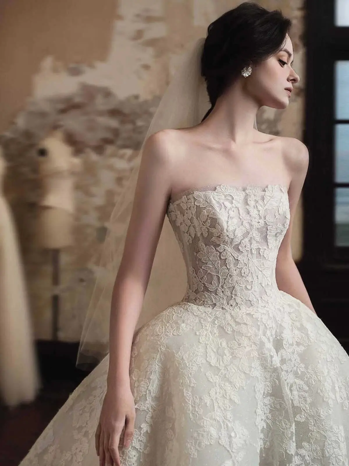 Customized High Quality Strapless Lace Wedding Dress Exquisite Organza Bridal Party A-Line White Luxury Zipper Back Bridal Gowns
Customized High Quality Strapless Lace Wedding Dress Exquisite Organza Bridal Party A-Line White Luxury Zipper Back Bridal Gowns