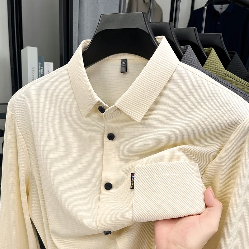 Мода роскошь мужская длинными рукавами рубашка Личность клетчатый принт простой чистый цвет карман новый пункт досуг высокое качество перевернутый воротник топы
Мода роскошь мужская длинными рукавами рубашка Личность клетчатый принт простой чистый цвет карман новый пункт досуг высокое качество перевернутый воротник топы