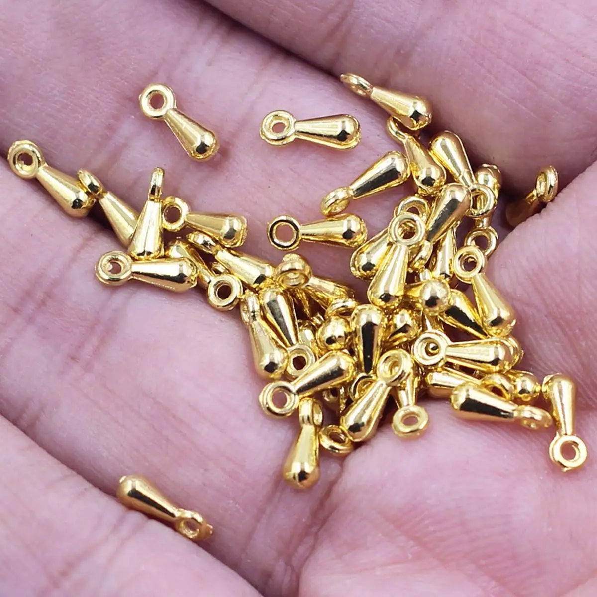 1000Pcs Multicolor Mini Drop Pendants Charms 7x2.5mm Bracelet Jewelry Accessories
1000Pcs Multicolor Mini Drop Pendants Charms 7x2.5mm Bracelet Jewelry Accessories