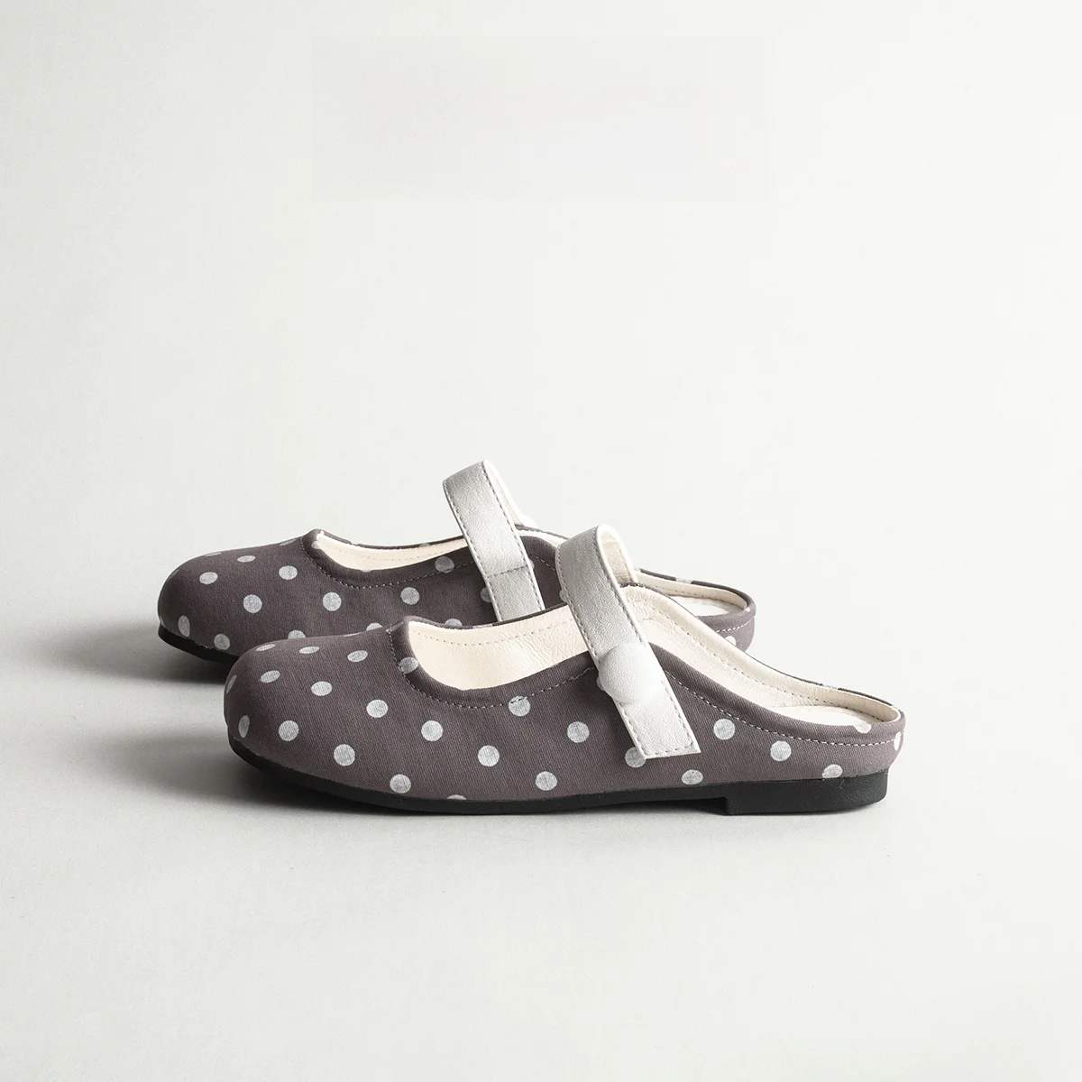 Retro Polka Dot Head Cover Mules Women Summer Outdoor Flat Slip on Versatile Casual Mary Jane Sandals Muir Shoes
Retro Polka Dot Head Cover Mules Women Summer Outdoor Flat Slip on Versatile Casual Mary Jane Sandals Muir Shoes