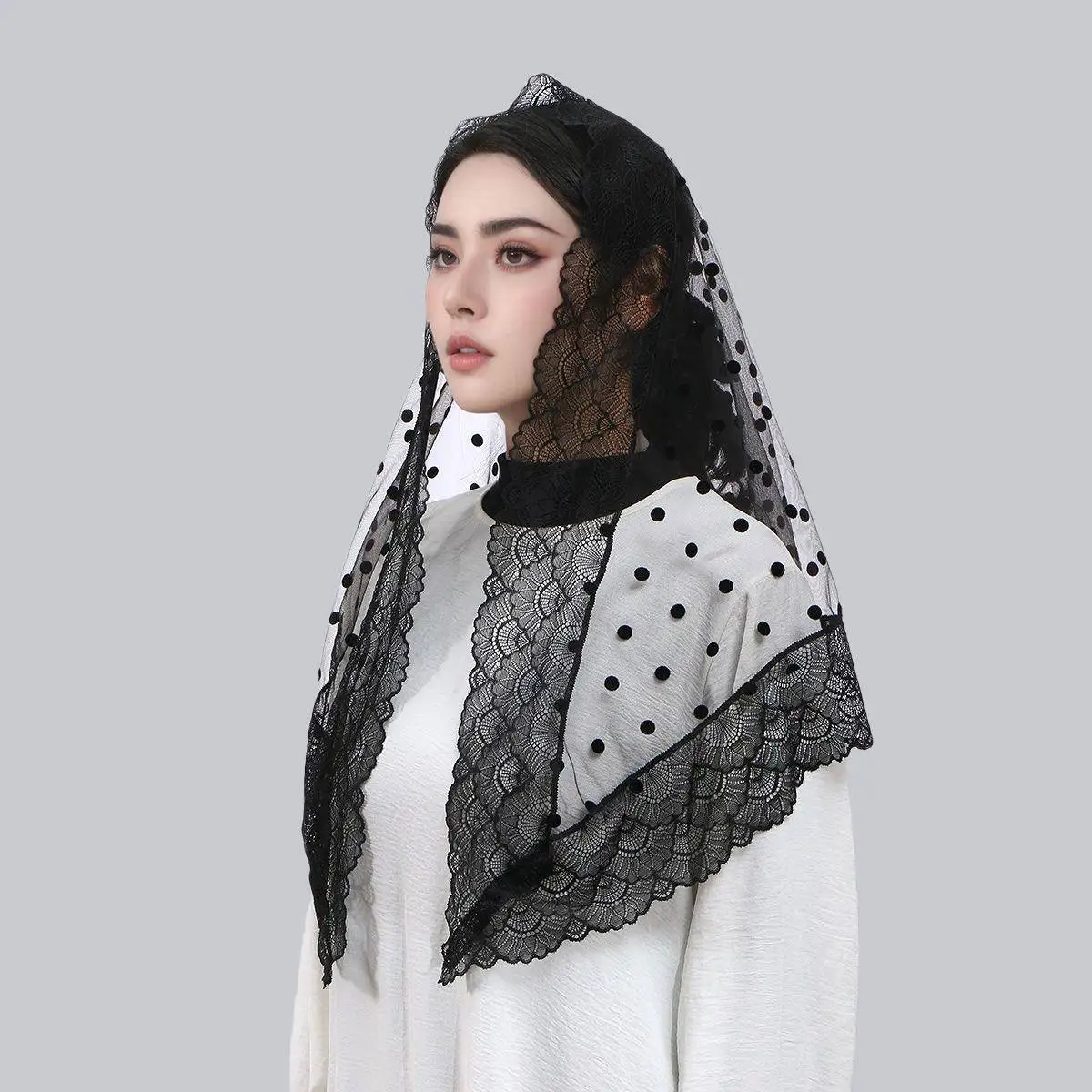 Retro Lace Bridal Headscarf Women's Style Wedding Veil Shoulder Shawl Cover up Black White Decorative Fashion Accessory
Retro Lace Bridal Headscarf Women's Style Wedding Veil Shoulder Shawl Cover up Black White Decorative Fashion Accessory