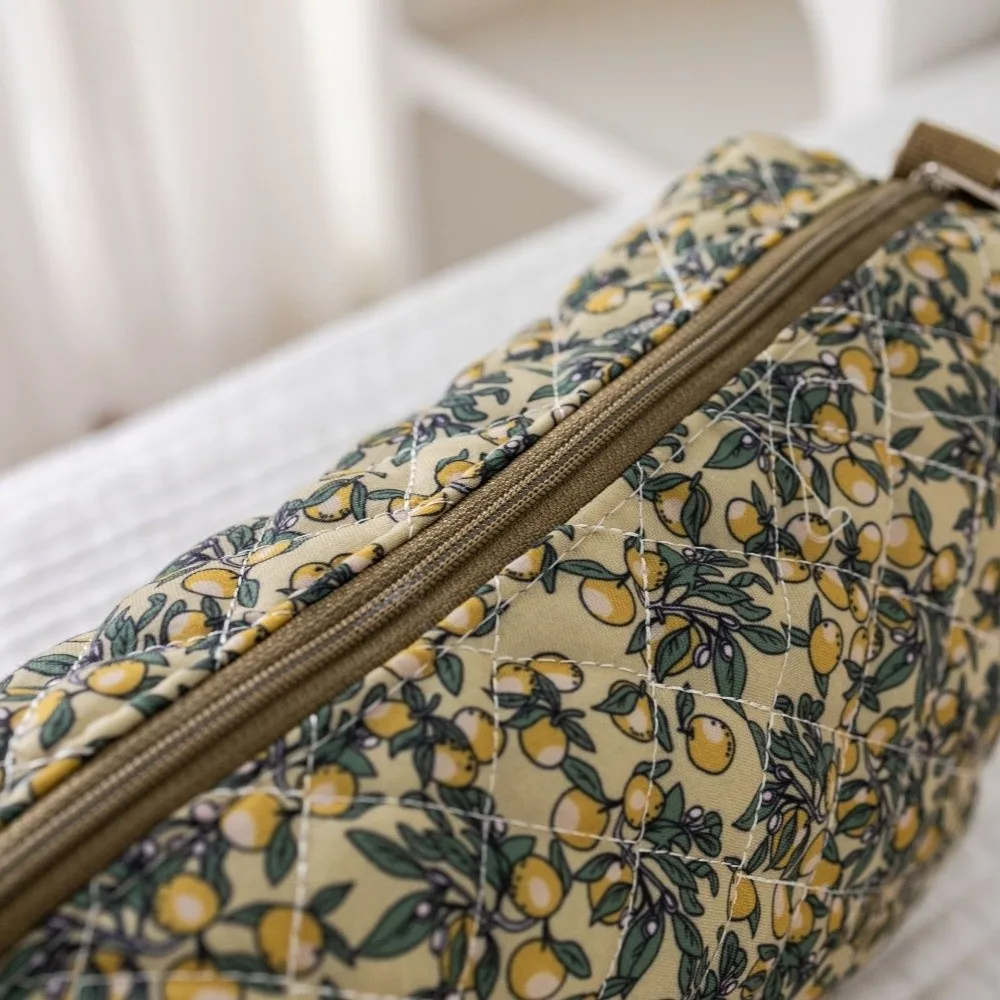 Portable Diaper Storage Bag Floral Pattern Universal Maternal Stroller Bag Lightweight Makeup Toiletries Bag for Mommy
Portable Diaper Storage Bag Floral Pattern Universal Maternal Stroller Bag Lightweight Makeup Toiletries Bag for Mommy