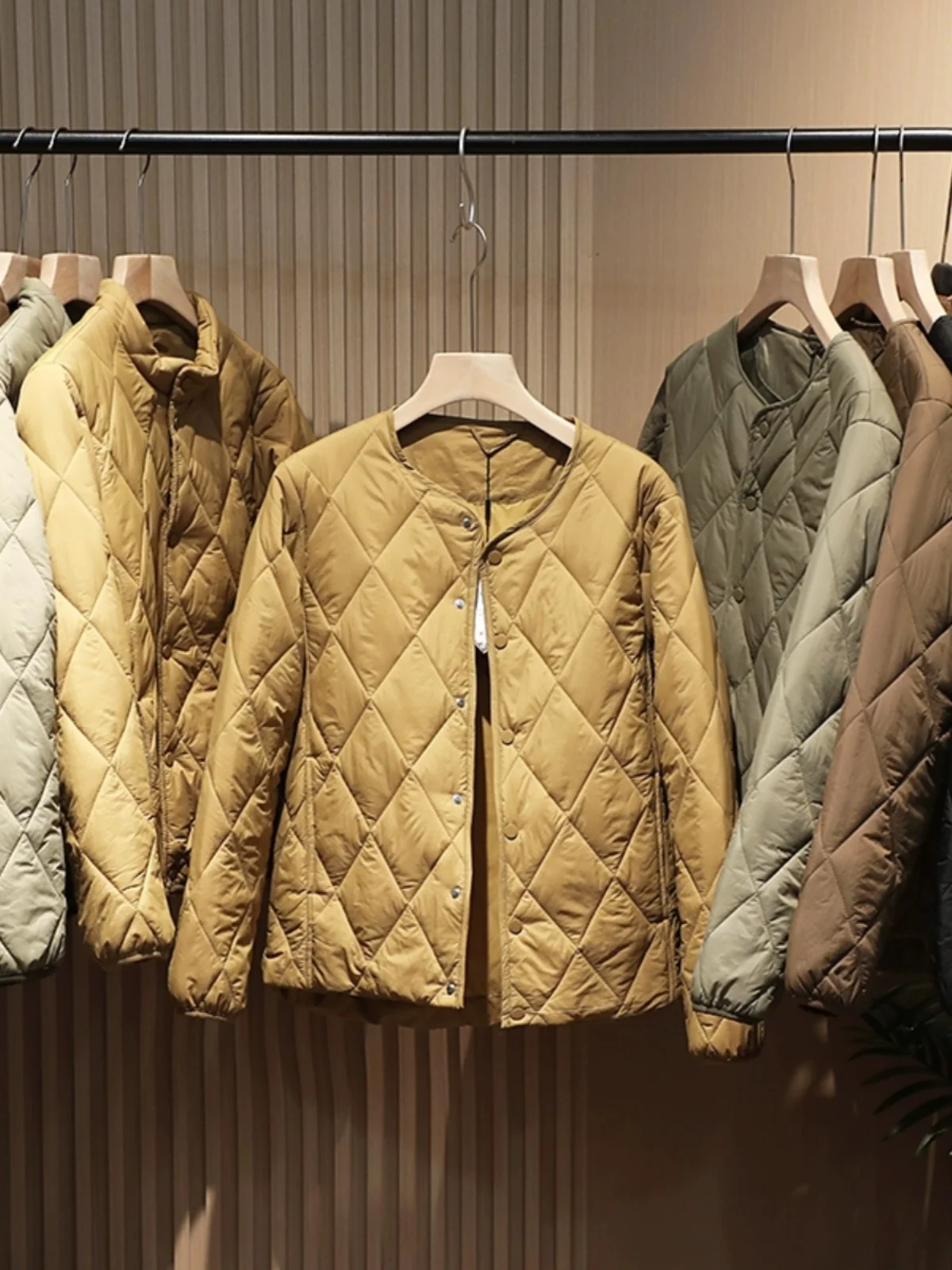 Мужское зимнее джутовое пальто в стиле ретро с ромбовидным узором, легкое теплое хлопковое пальто с воротником-стойкой, длинное хлопковое пальто-стойка RBL
Мужское зимнее джутовое пальто в стиле ретро с ромбовидным узором, легкое теплое хлопковое пальто с воротником-стойкой, длинное хлопковое пальто-стойка RBL