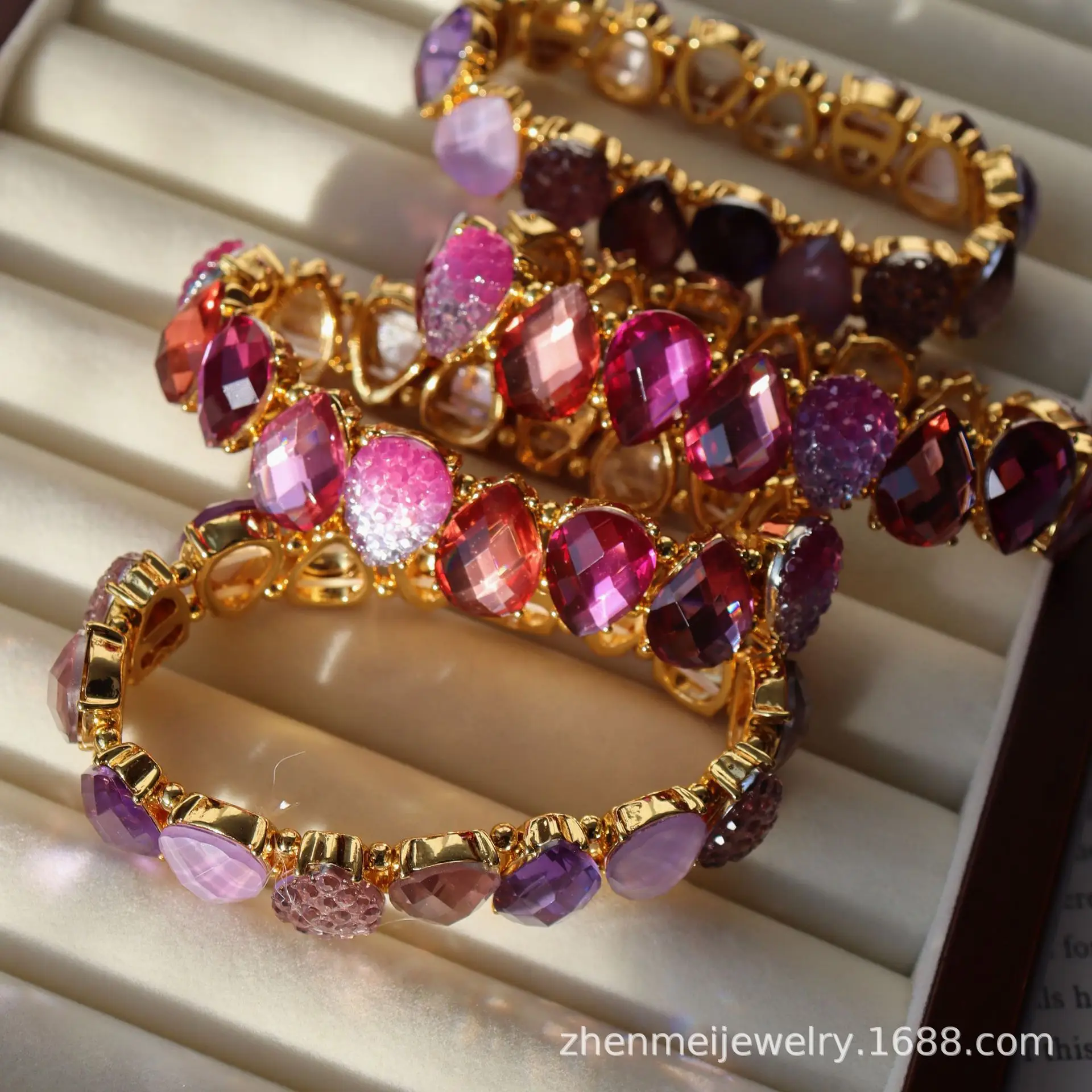 Средневековый браслет Нишевый дизайн Sense Персонализированный браслет Глазурованный австрийский кристалл Позолота 
Средневековый браслет Нишевый дизайн Sense Персонализированный браслет Глазурованный австрийский кристалл Позолота