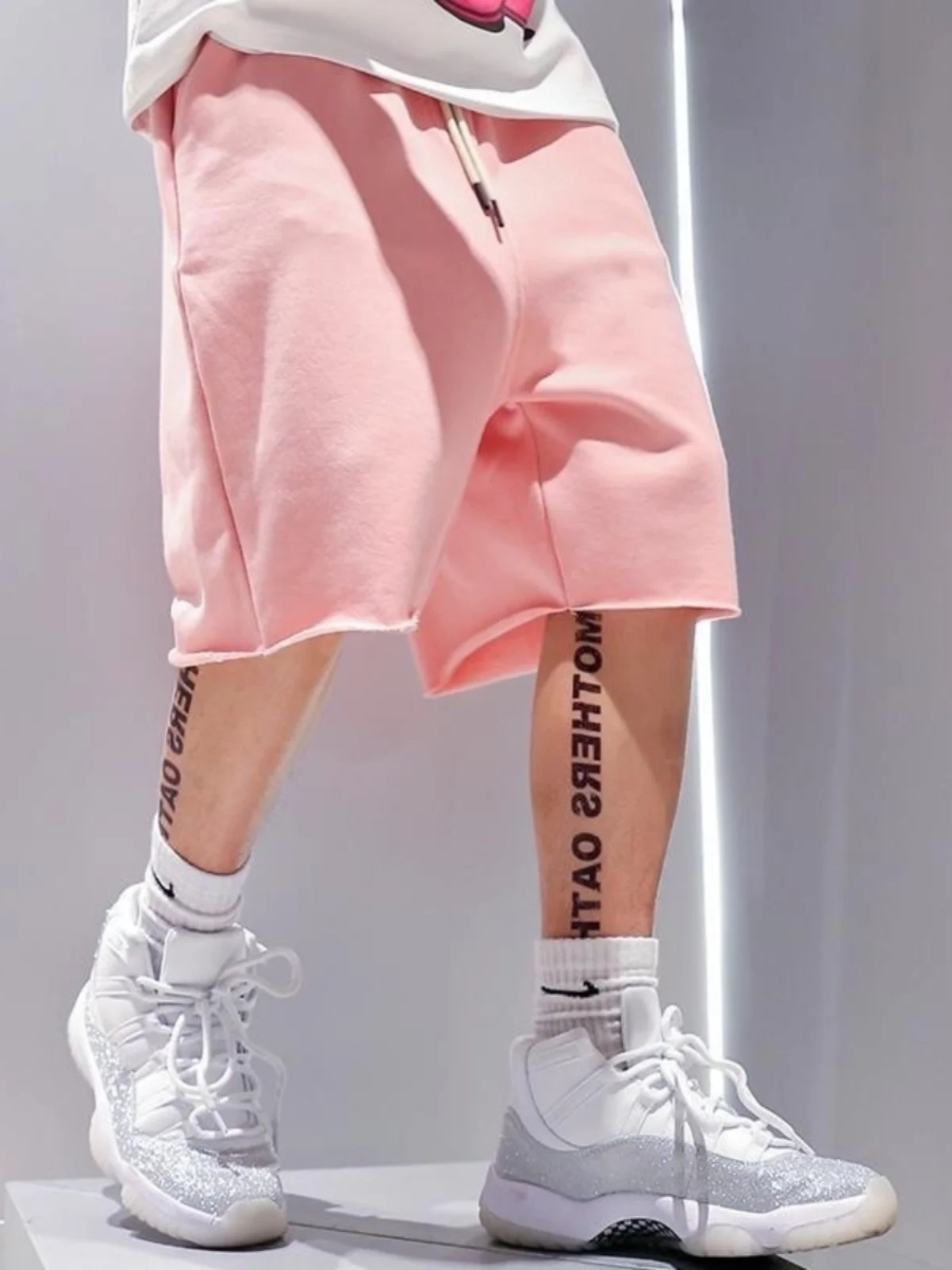 plus Size 300 Pou Men's Pink Casual Loose Straight Leg Five-Quarter Pants Summer Trendy Design Comfortable Loose Fit orts
plus Size 300 Pou Men's Pink Casual Loose Straight Leg Five-Quarter Pants Summer Trendy Design Comfortable Loose Fit orts