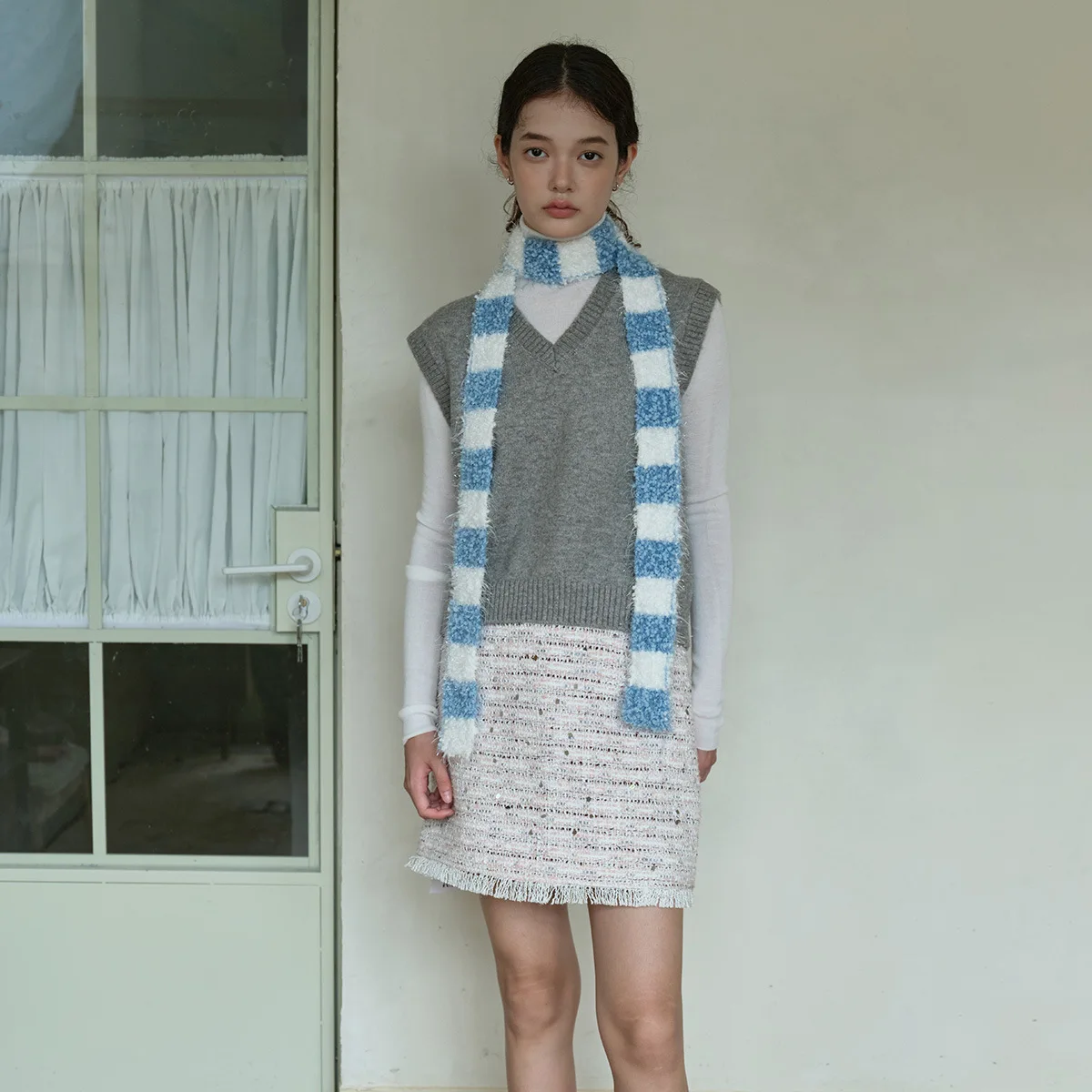 Новый мягкий плюшевый тонкий узкий шарф в полоску на осень и зиму Женский Теплый полосатый пряный женский стиль Y2k 
Новый мягкий плюшевый тонкий узкий шарф в полоску на осень и зиму Женский Теплый полосатый пряный женский стиль Y2k