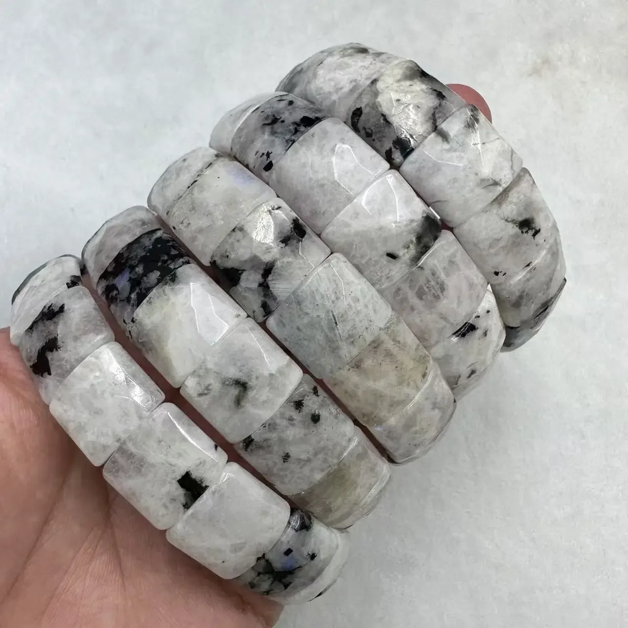 НОВЫЙ натуральный индийский лунный камень 13 × 15 мм, каменный браслет, драгоценный камень, модные украшения, Рождество для мужчин и женщин, подарок, оптовая продажа
НОВЫЙ натуральный индийский лунный камень 13 × 15 мм, каменный браслет, драгоценный камень, модные украшения, Рождество для мужчин и женщин, подарок, оптовая продажа