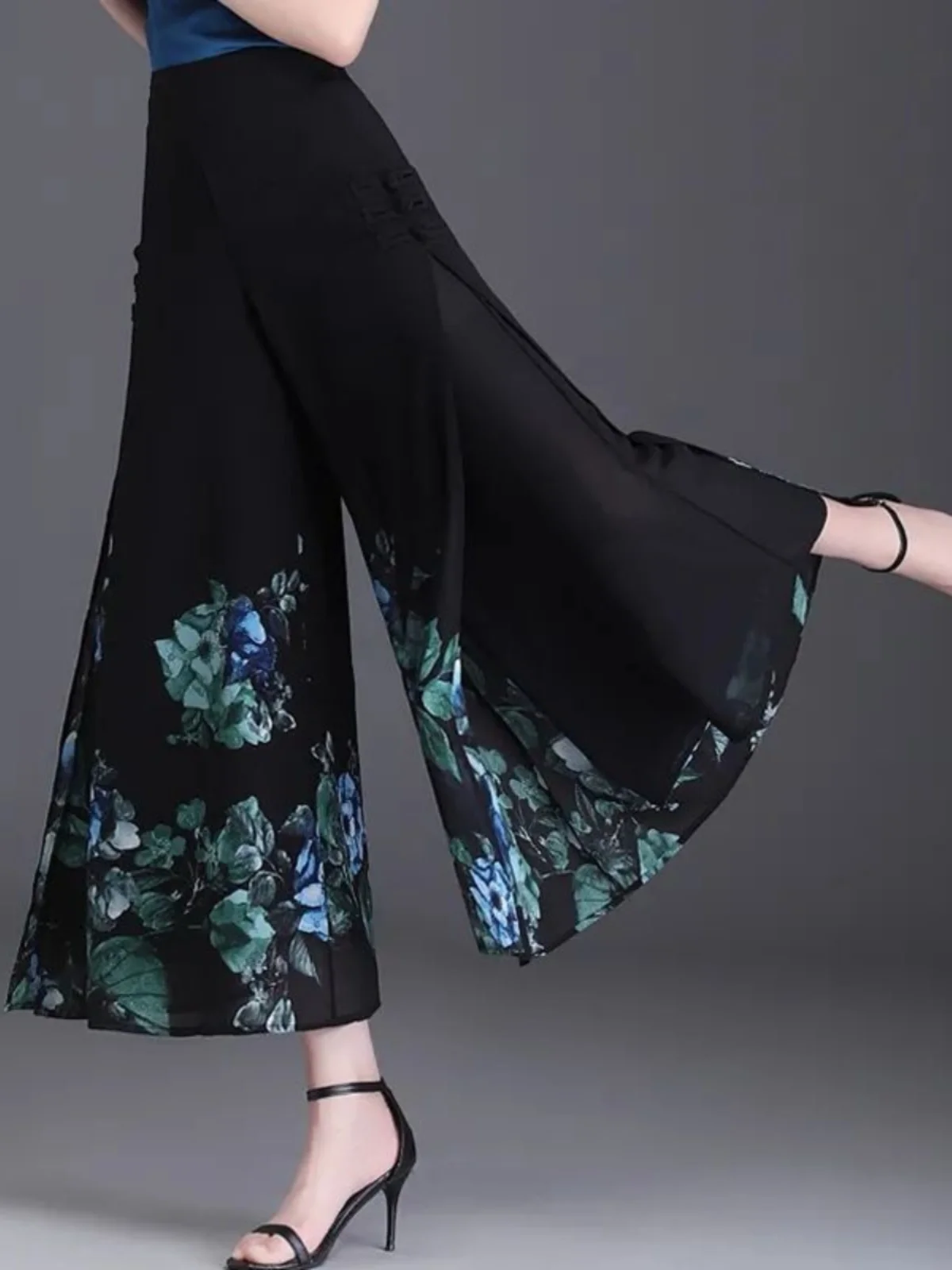 Летние тонкие шифоновые широкие брюки женские свободные с высокой талией пушистые повседневные брюки с цветочным принтом юбка с высокой талией девять очков
Летние тонкие шифоновые широкие брюки женские свободные с высокой талией пушистые повседневные брюки с цветочным принтом юбка с высокой талией девять очков