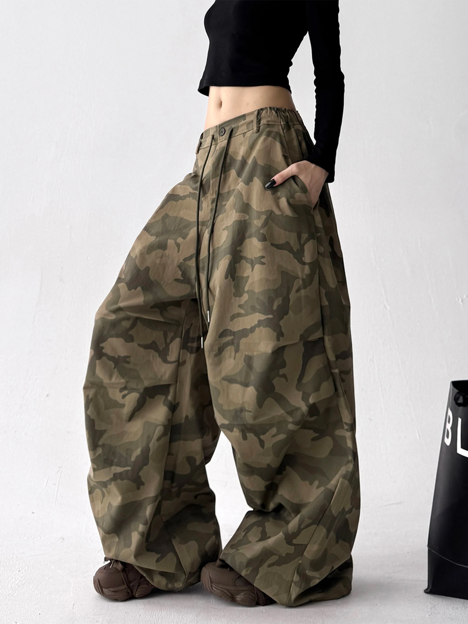 Женские армейские зеленые мешковатые камуфляжные брюки Harajuku, большие брюки-карго, японский стиль 2000-х годов, винтажные широкие брюки Y2k, осень
Женские армейские зеленые мешковатые камуфляжные брюки Harajuku, большие брюки-карго, японский стиль 2000-х годов, винтажные широкие брюки Y2k, осень