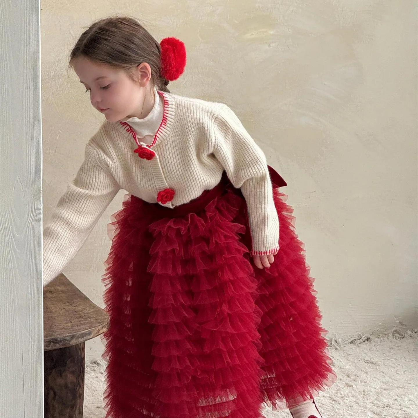 Корейская детская одежда, осень 2024, новый свитер для девочек, кардиган с красным цветком, вязаный свитер, универсальная куртка
Корейская детская одежда, осень 2024, новый свитер для девочек, кардиган с красным цветком, вязаный свитер, универсальная куртка