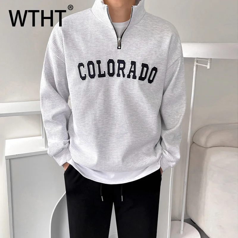 WTHT New Trendy Men‘s Letter Embroidery Zipper Design Sweatshirt 2025 Summer Fashion Lapel Long Sleeves Pullovers Male 2A0907
WTHT New Trendy Men‘s Letter Embroidery Zipper Design Sweatshirt 2025 Summer Fashion Lapel Long Sleeves Pullovers Male 2A0907