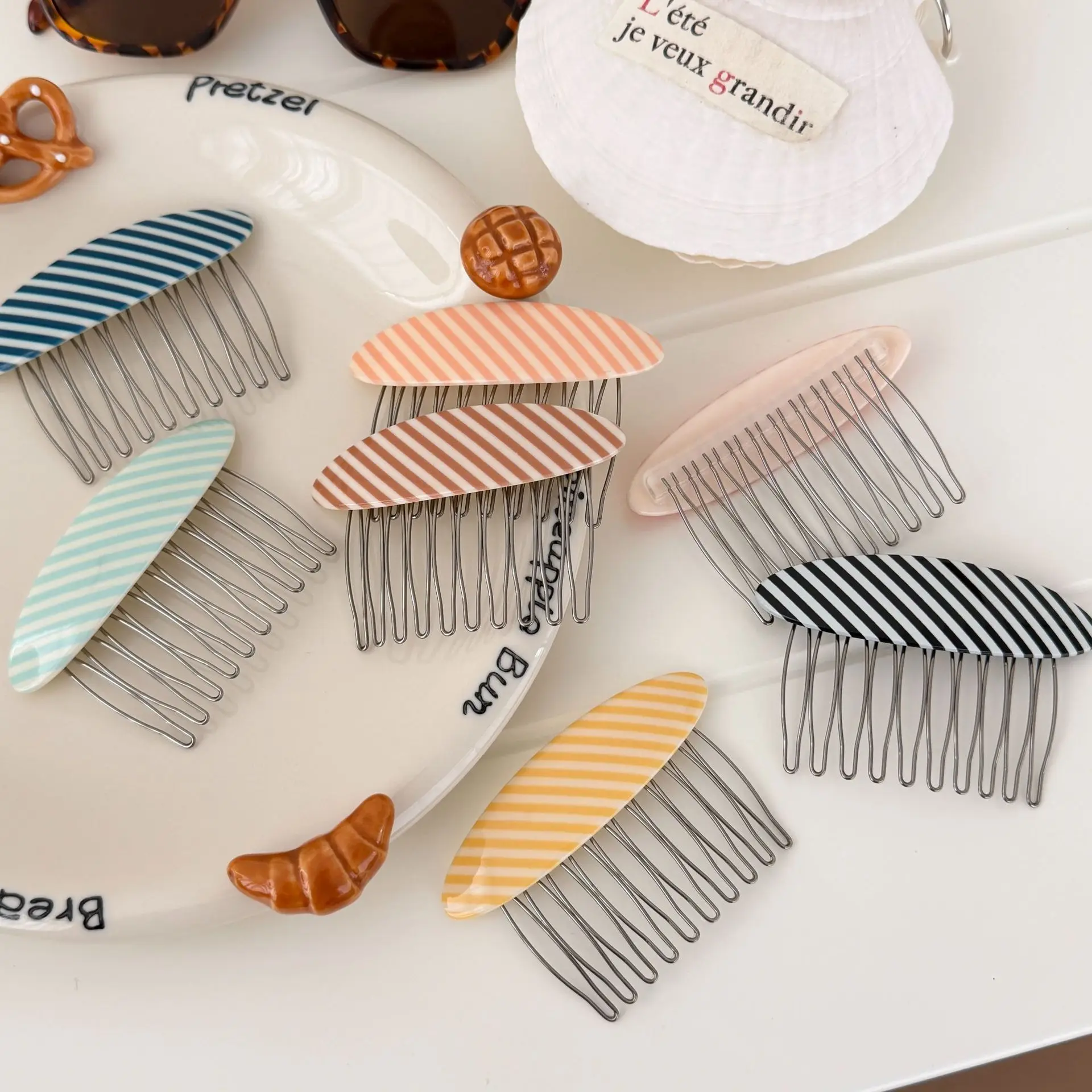 Acetate Hair Comb Multicolor Striped Oval Shape Lightweight 8cm Elegant Updo Accessory for Office Daily Wear Women
Acetate Hair Comb Multicolor Striped Oval Shape Lightweight 8cm Elegant Updo Accessory for Office Daily Wear Women