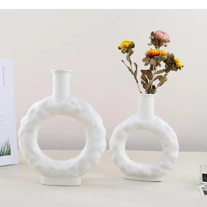 Black White Ceramic Vase Ornaments Irregular Dried Flower Vases Arrangement Decorative Table Decoration Crafts
Black White Ceramic Vase Ornaments Irregular Dried Flower Vases Arrangement Decorative Table Decoration Crafts
