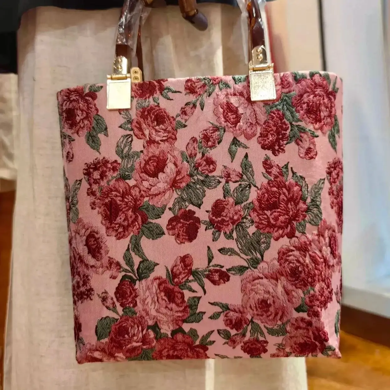 Lost in Vintage Rose Jacquard Embroidered Amber Handle Boho Bag Rose Jewelry Rose Groceries Dark Pink Purse Bohemian Travel Bag
Lost in Vintage Rose Jacquard Embroidered Amber Handle Boho Bag Rose Jewelry Rose Groceries Dark Pink Purse Bohemian Travel Bag