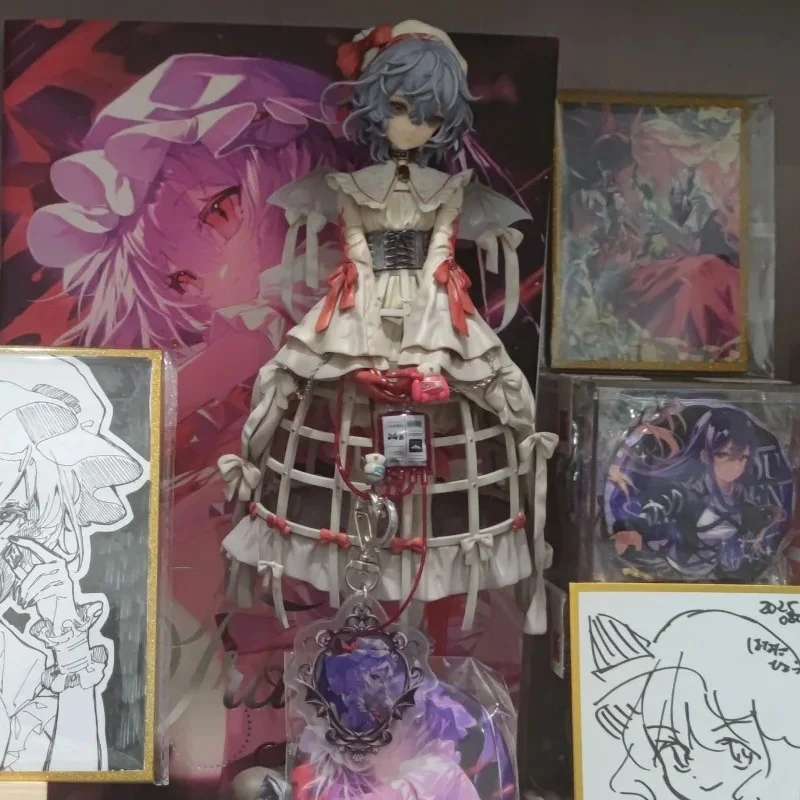 Фигурка Ремилии Скарлет из Touhou Project: Аниме-статуэтка девушки-вампира с короткими волосами и крыльями летучей мыши, с мешочком крови, настольный декор для коллекционеров
Фигурка Ремилии Скарлет из Touhou Project: Аниме-статуэтка девушки-вампира с короткими волосами и крыльями летучей мыши, с мешочком крови, настольный декор для коллекционеров