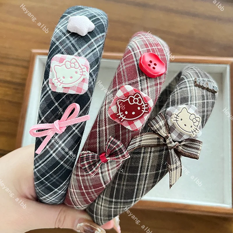 Sanrio Hello Kitty Headband Cute Cartoon Retro Maillard Check Contrast Fabric Sweet Girl Hair Accessories Versatile Headdress
Sanrio Hello Kitty Headband Cute Cartoon Retro Maillard Check Contrast Fabric Sweet Girl Hair Accessories Versatile Headdress