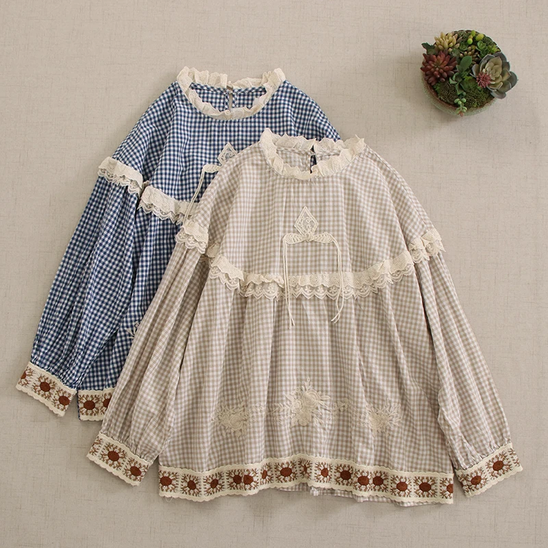 Spring Autumn Vintage Mori Girl Plaid Embroidery Patchwork Shirts Women Japan Style Stand Collar Long Sleeve Casual Loose Tops
Spring Autumn Vintage Mori Girl Plaid Embroidery Patchwork Shirts Women Japan Style Stand Collar Long Sleeve Casual Loose Tops