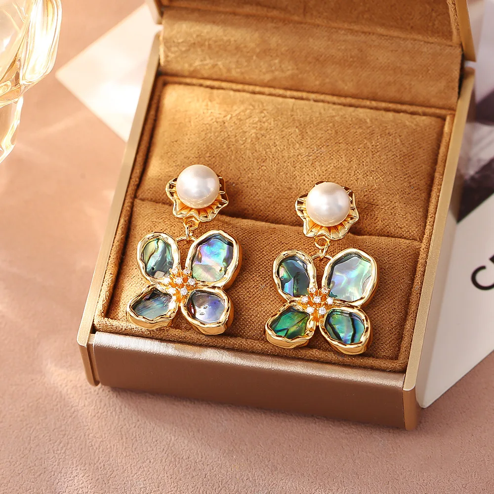 Natural abalone earrings niche light luxury high-end silver needle earrings exquisite fashionable temperament commuter earrings
Natural abalone earrings niche light luxury high-end silver needle earrings exquisite fashionable temperament commuter earrings
