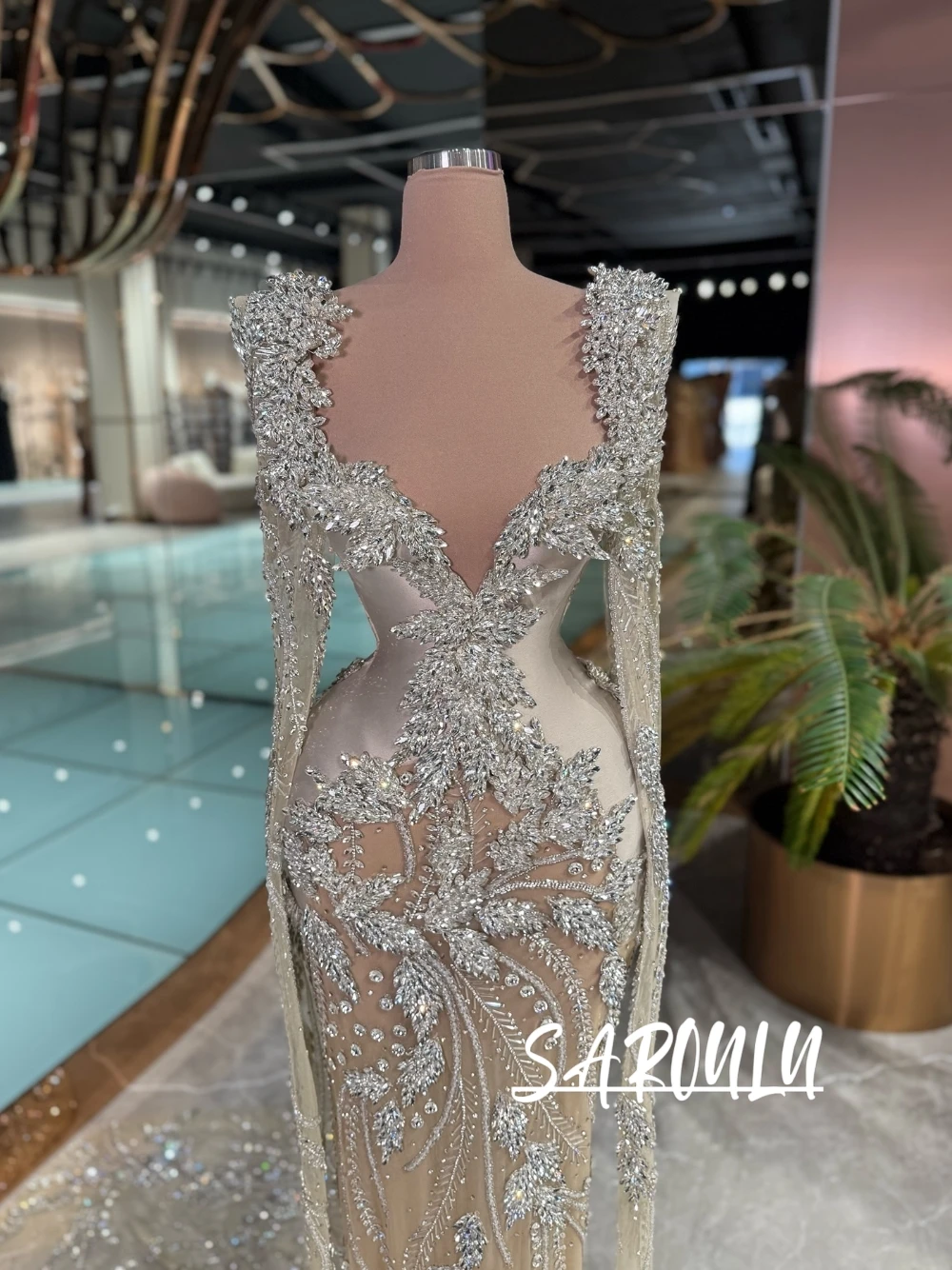 Sliver Crystals V Neck Evening Dress Customized Charming Sexy Sparkling Mermaid Prom Gown Long Sleeves Galas Party Women Wear
Sliver Crystals V Neck Evening Dress Customized Charming Sexy Sparkling Mermaid Prom Gown Long Sleeves Galas Party Women Wear