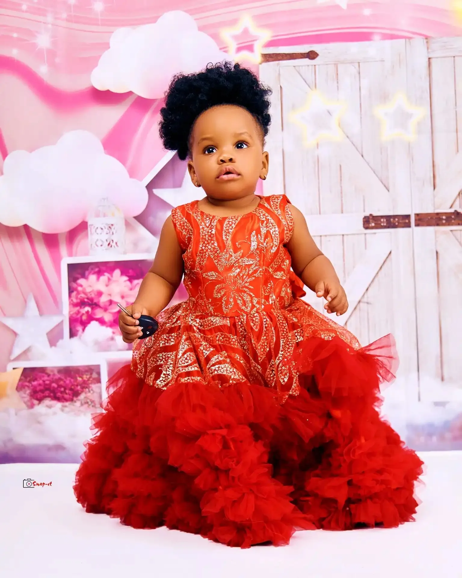 Customized Red Fluffy Sleeveless Flower Girl Dress for Wedding Lace Appliques Ruffles Princess Child First Birthday Party Dress
Customized Red Fluffy Sleeveless Flower Girl Dress for Wedding Lace Appliques Ruffles Princess Child First Birthday Party Dress