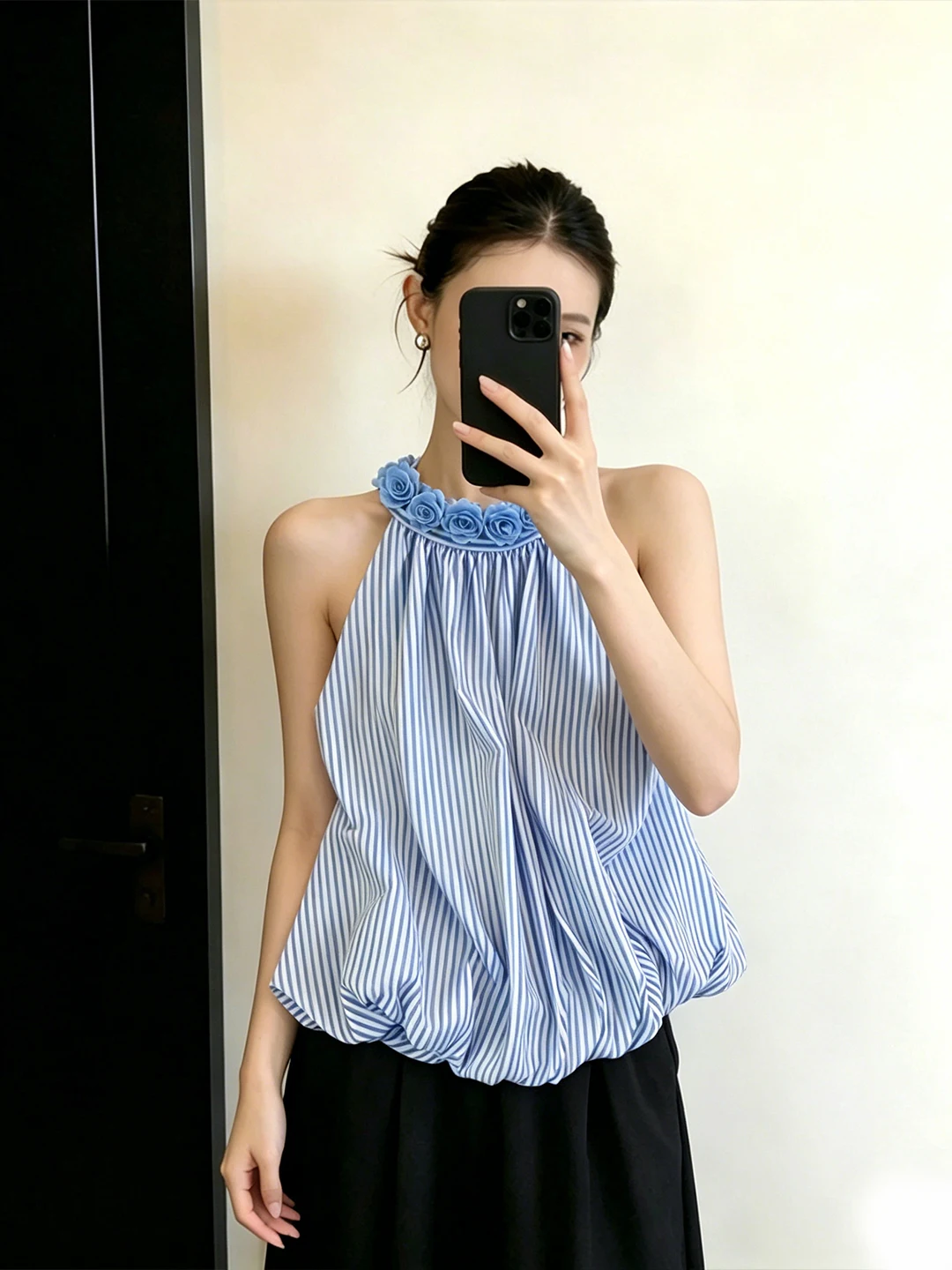 Blue Striped 3D Flower Bud Neck Hanging Strap Vest Women's Summer Style Top Loose Fit Lace Material Short Length
Blue Striped 3D Flower Bud Neck Hanging Strap Vest Women's Summer Style Top Loose Fit Lace Material Short Length