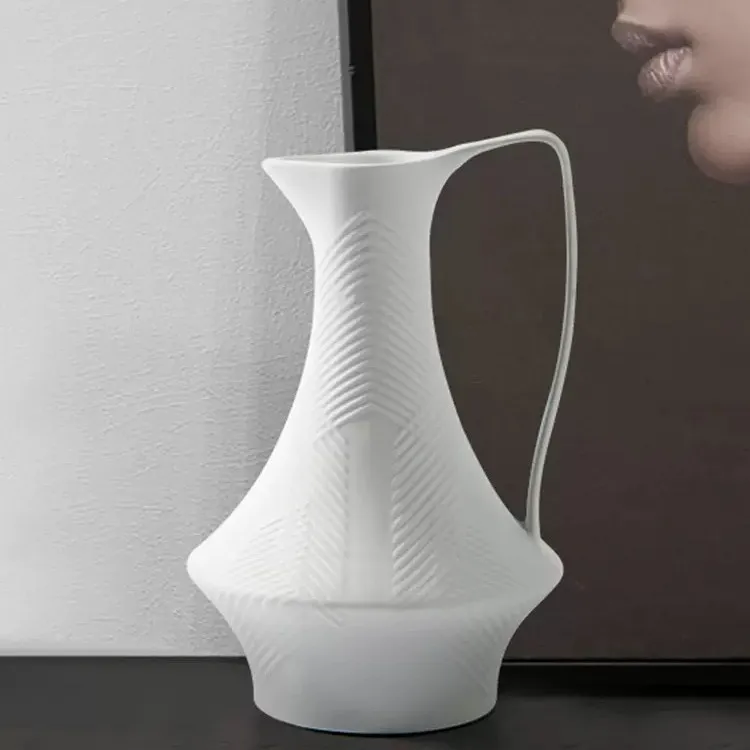 Cold kettle flower arrangement ornament, bedroom entrance soft decoration, simple and modern
Cold kettle flower arrangement ornament, bedroom entrance soft decoration, simple and modern