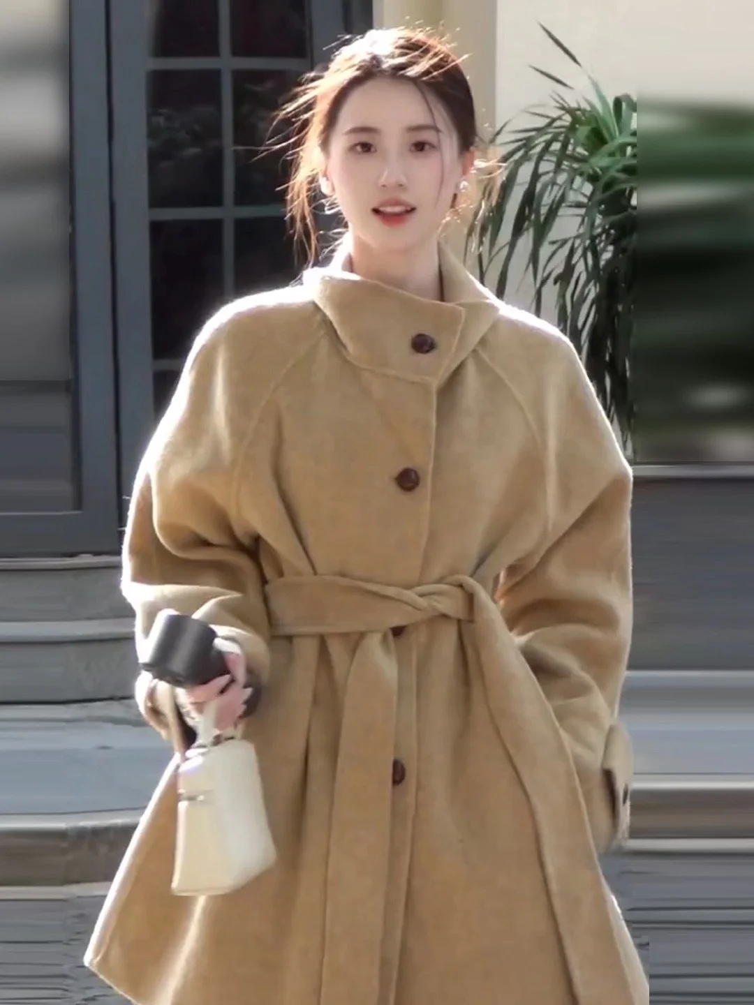 Корейское высококачественное шерстяное пальто цвета, женское пальто ранней зимы, новинка 2025, твидовое пальто с застежкой на талии, твидовое пальто для поездок на работу
Корейское высококачественное шерстяное пальто цвета, женское пальто ранней зимы, новинка 2025, твидовое пальто с застежкой на талии, твидовое пальто для поездок на работу