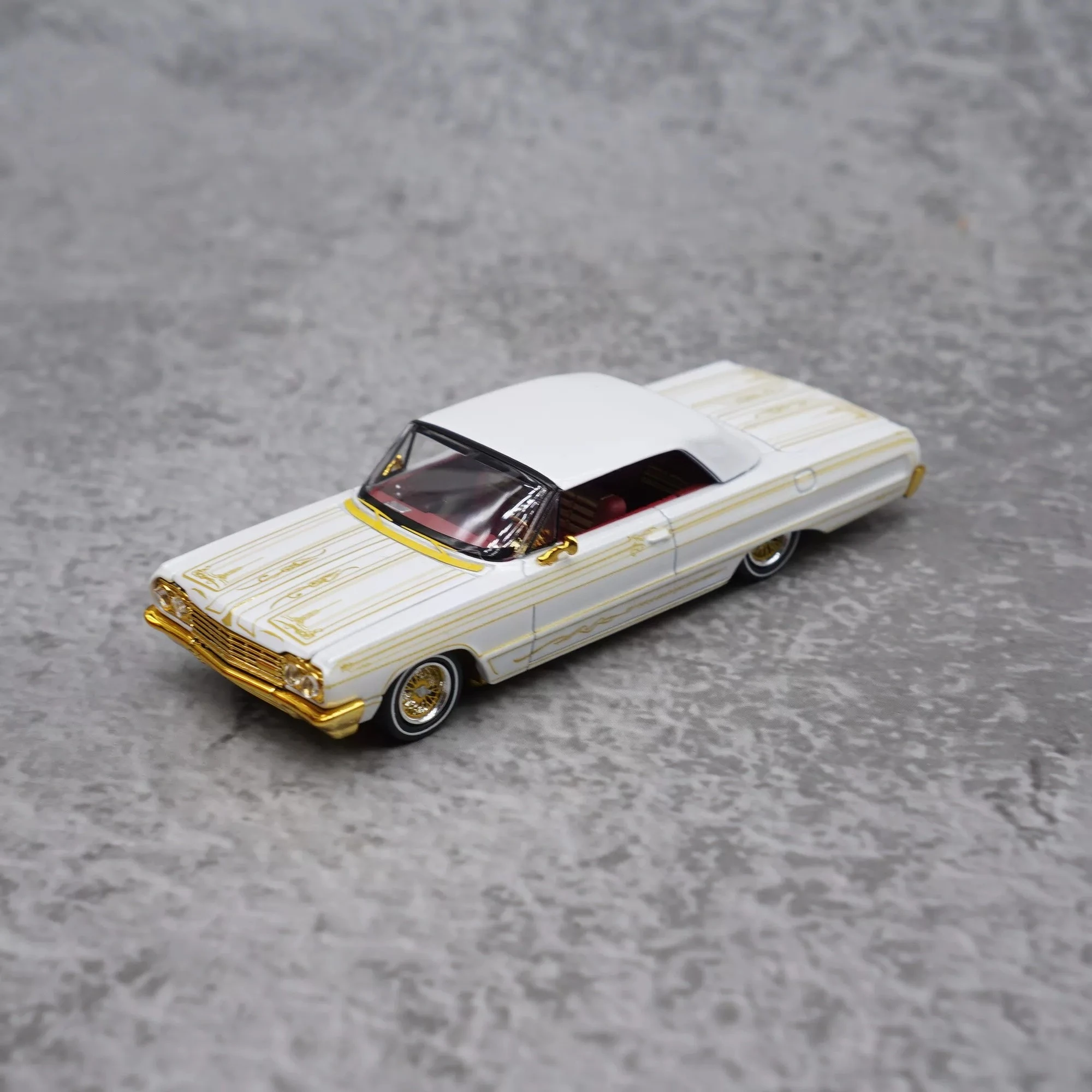 FW 1:64 Inpara West Coast Jumping Car Alloy Model Car Ornament Toy Boy Gift
FW 1:64 Inpara West Coast Jumping Car Alloy Model Car Ornament Toy Boy Gift