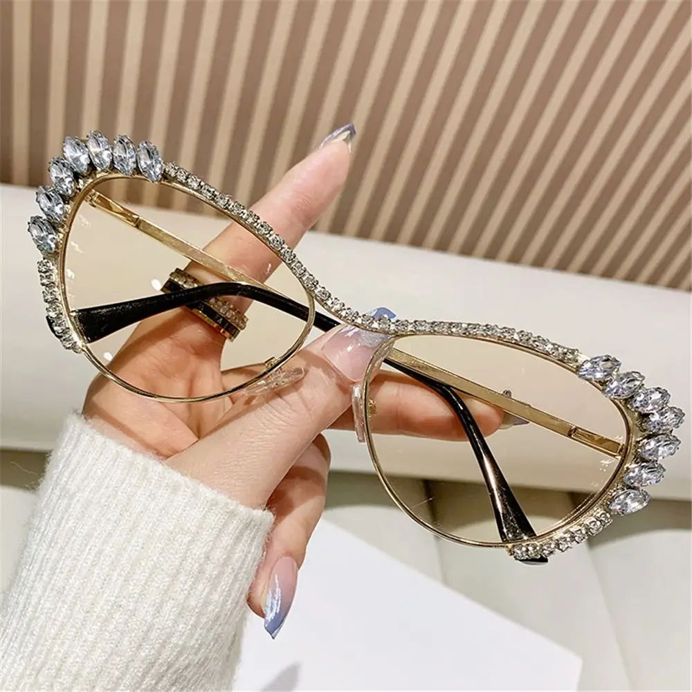 Fashion Cat-Eye Rhinestone Embellished Metal Sunglasses Street Style UV Protection Women's Shades Ladies Street Shooting Eyewear
Fashion Cat-Eye Rhinestone Embellished Metal Sunglasses Street Style UV Protection Women's Shades Ladies Street Shooting Eyewear