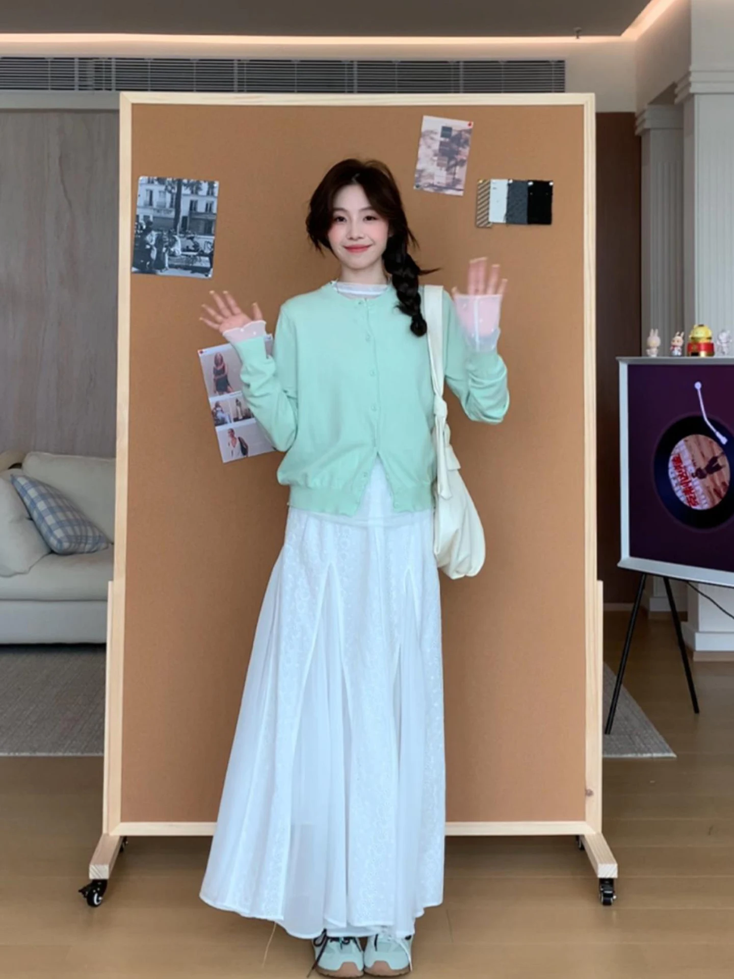 Мягкий, приятный на ощупь корейский вязаный кардиган свободного кроя с круглым вырезом и длинными рукавами из модала, дышащий, повседневный
Мягкий, приятный на ощупь корейский вязаный кардиган свободного кроя с круглым вырезом и длинными рукавами из модала, дышащий, повседневный