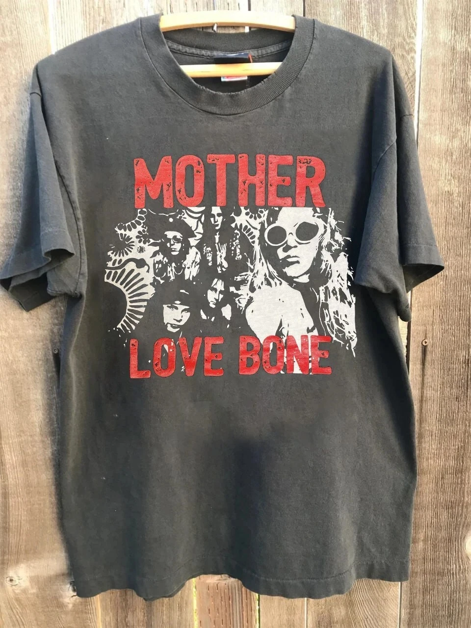 Редкая футболка Mother Love Bone Band 90-х годов с графическим рисунком, подарочная футболка для мужчин и женщин, летняя повседневная футболка с круглым вырезом, черная повседневная хлопковая футболка
Редкая футболка Mother Love Bone Band 90-х годов с графическим рисунком, подарочная футболка для мужчин и женщин, летняя повседневная футболка с круглым вырезом, черная повседневная хлопковая футболка