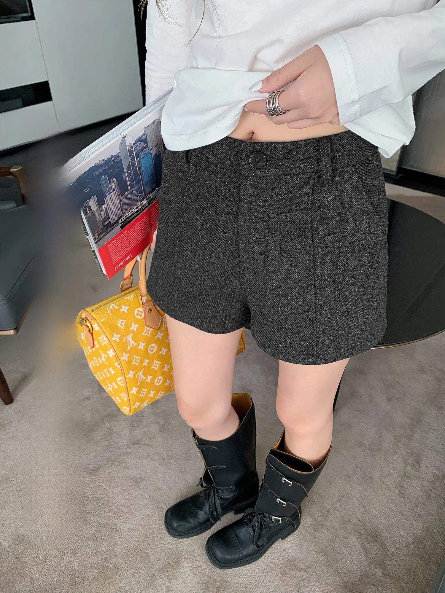 High Waist Grey Woolen Shorts for Women by Youqi Smart Commuting New 2026 Style Casual Loose Fit Autumn Winter Outerwear
High Waist Grey Woolen Shorts for Women by Youqi Smart Commuting New 2026 Style Casual Loose Fit Autumn Winter Outerwear