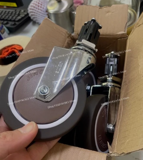 Комплект из 4 колесиков с фиксатором и удлинительной штангой, для адаптеров для трубчатых опор 22 мм и 25 мм
Комплект из 4 колесиков с фиксатором и удлинительной штангой, для адаптеров для трубчатых опор 22 мм и 25 мм