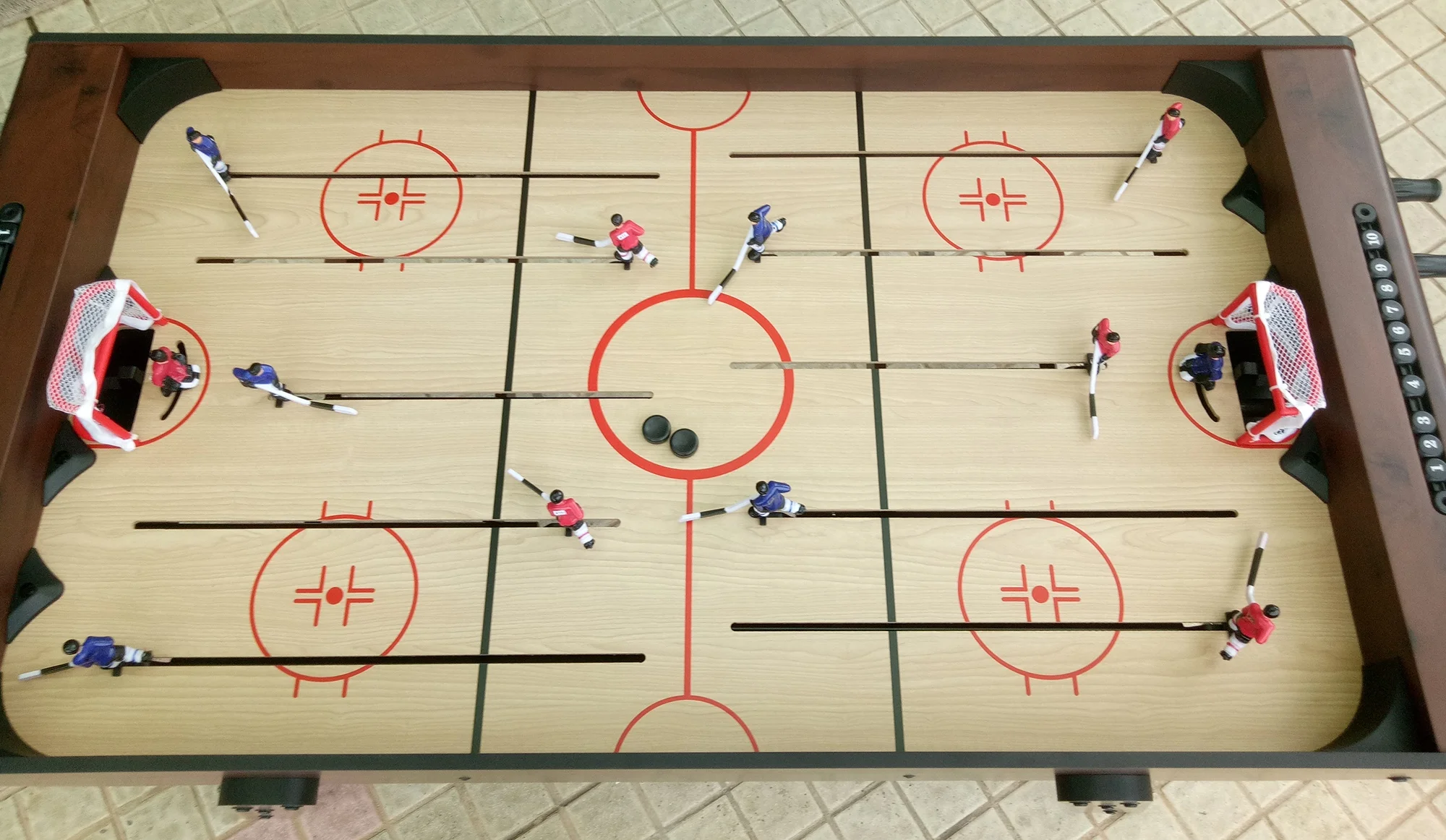 55-дюймовый хоккейный стол 
55-дюймовый хоккейный стол