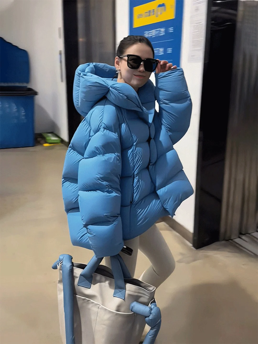 Women's Thickened Cotton Jacket Blue Korean Style Spring Autumn Winter Outerwear Bread Shape Flower Bud Coat Zipper Closure
Women's Thickened Cotton Jacket Blue Korean Style Spring Autumn Winter Outerwear Bread Shape Flower Bud Coat Zipper Closure