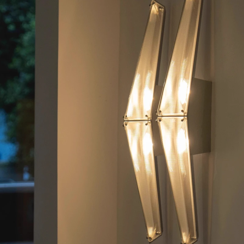 Designer decorative lamp living room bedside modern simple design wall lamp
Designer decorative lamp living room bedside modern simple design wall lamp