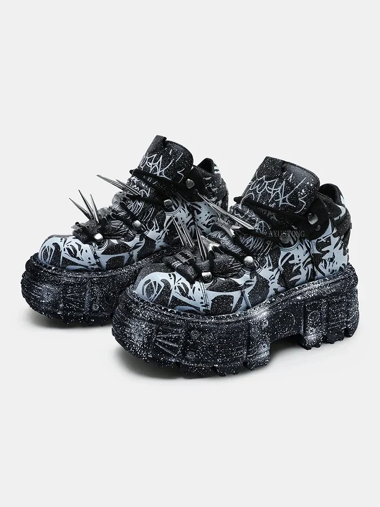 2025 Retro Heavy Metal Platform Men's and Women's Graffiti Punk Muffin Rivets Small Height Increasing Dad Shoes
2025 Retro Heavy Metal Platform Men's and Women's Graffiti Punk Muffin Rivets Small Height Increasing Dad Shoes