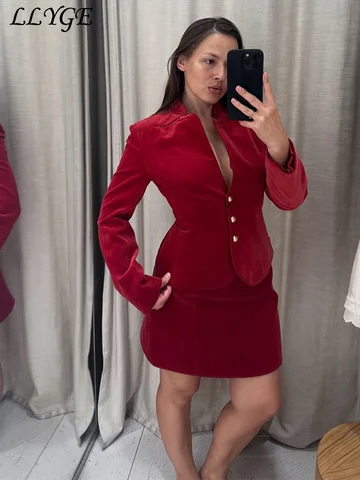 Conjunto Elegante de Saia Vermelha de Veludo para Mulheres, Casaco de Manga Longa com Gola Alta e Cintura Ajustada, Saia Mini Justa, Traje Feminino de Outono 2026