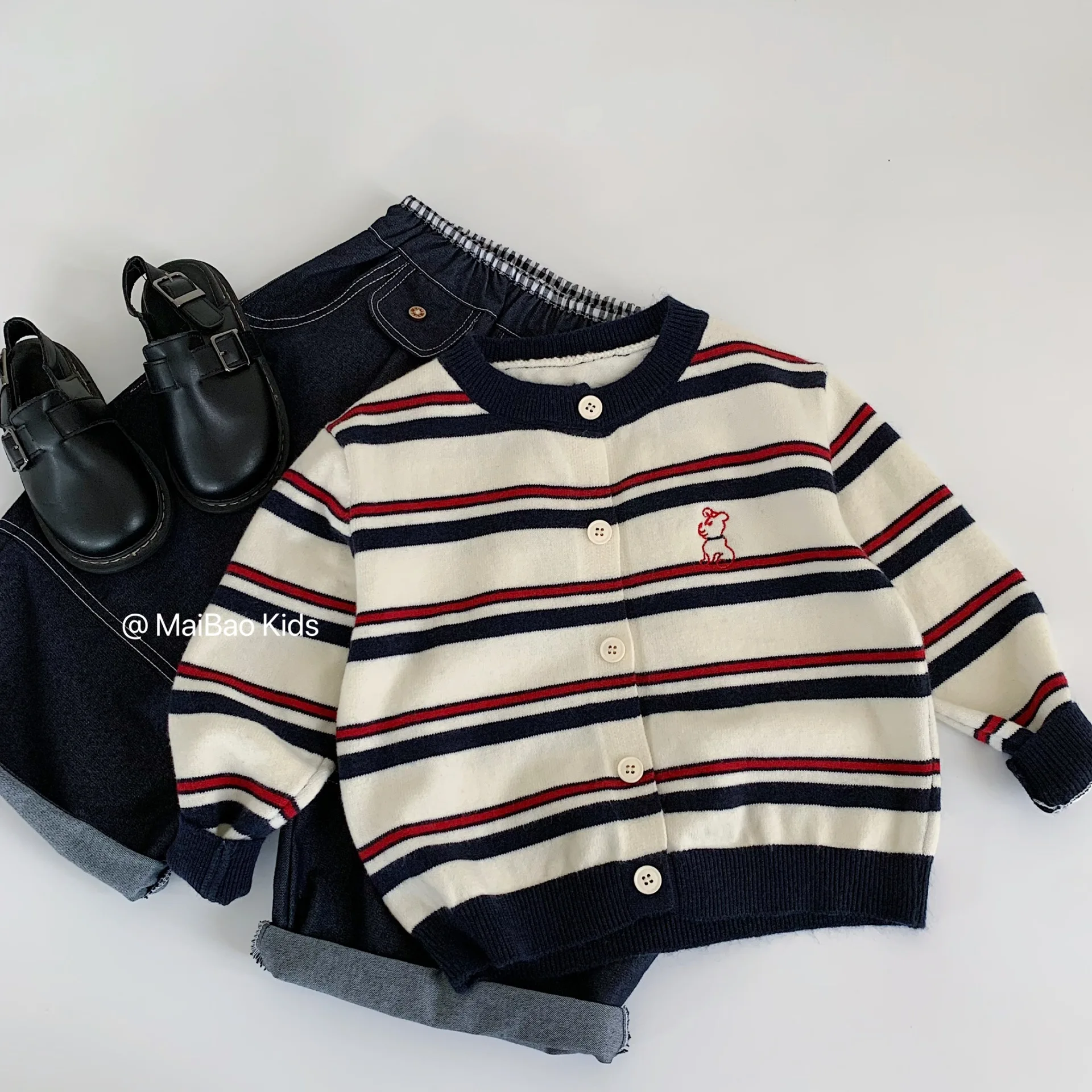 Children Clothing Casual All Match Knitted Cardigan New Autumn Boys Korean Style Loose Soft and Comfortable Striped Sweater
Children Clothing Casual All Match Knitted Cardigan New Autumn Boys Korean Style Loose Soft and Comfortable Striped Sweater